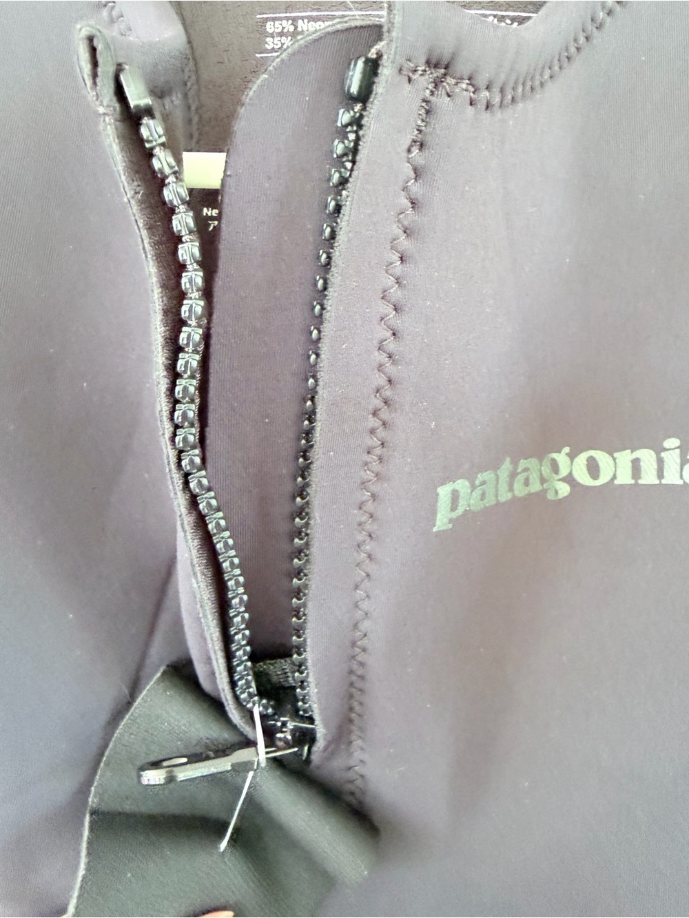 Patagonia NWT Woman’s R1 Vest in Black -Sz 2 (65-75 Degree Water) - Picture 8 of 9